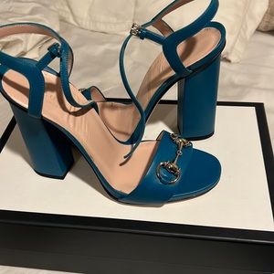 Gucci pumps in deep cobalt size 38